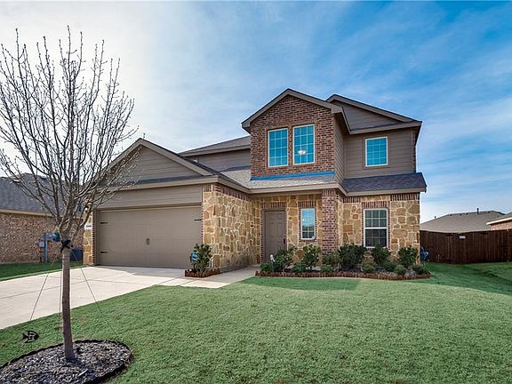 3rd image of 1402 Pampa Grass Dr