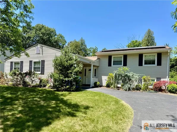 44 Drake Rd, Somerset, NJ 08873