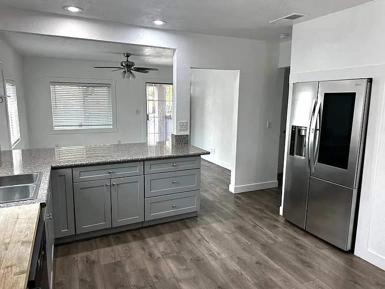 1532 N Calaveras St — Photo 5