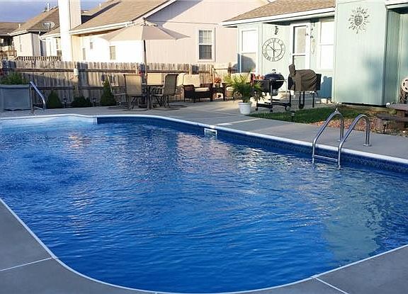 3rd image of 812 Country Hill Dr