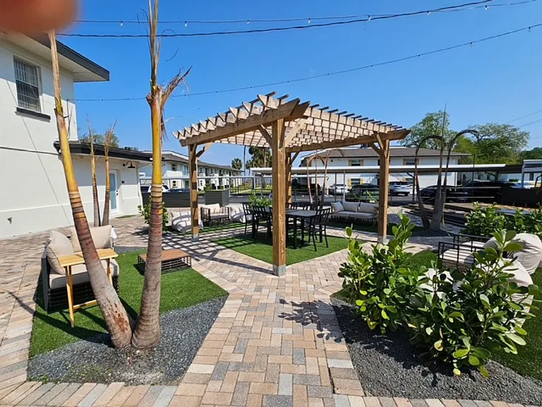 Locale at Lake Monroe — Photo 4