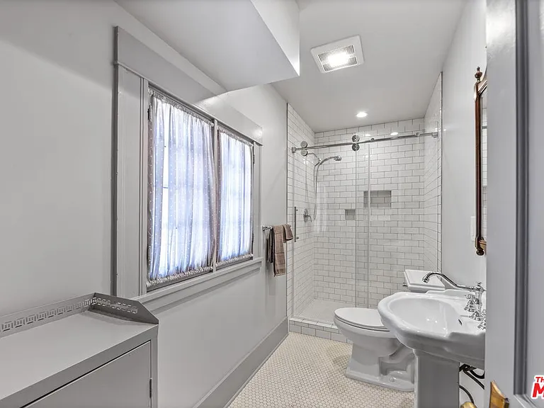 344 S Kingsley Dr — Photo 29