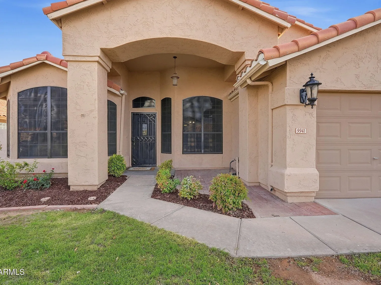 3 bed, 2.0 bath, 2179 sqft, $3,000 — Photo 1