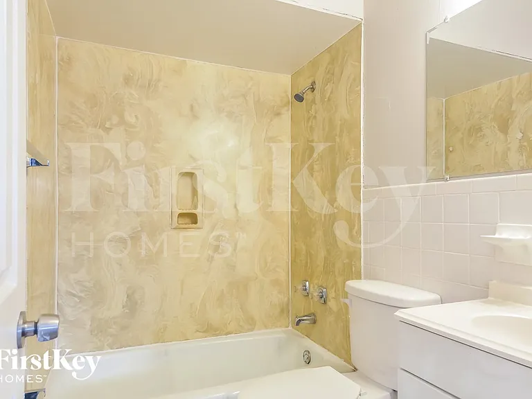 2490 Flamingo Dr — Photo 12