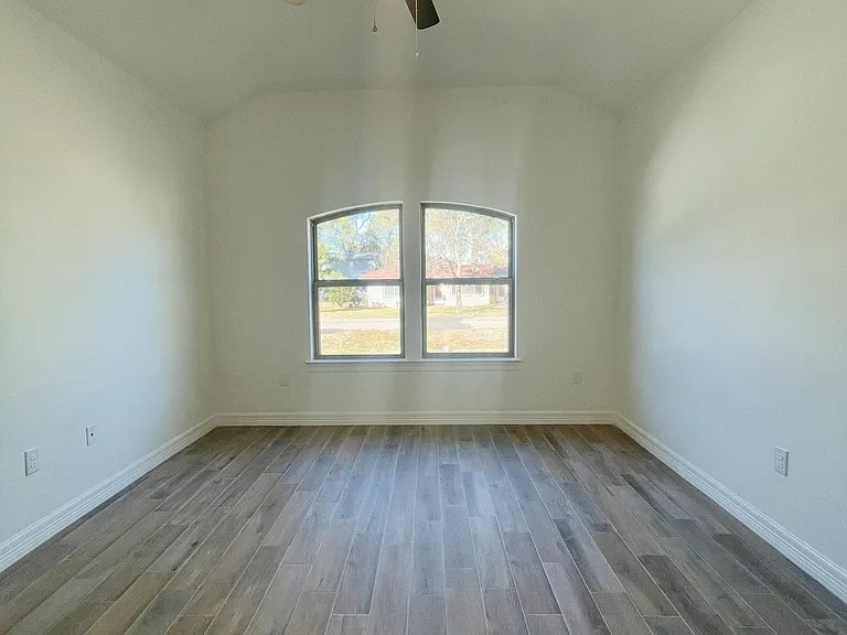2507 Avenue G — Photo 5
