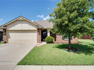 21217 Robin Ridge Ln, Edmond, OK 73012