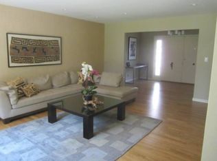 3355 Lake Knoll Dr, Northbrook, IL 60062