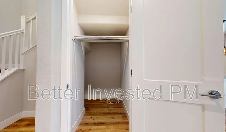 1437 Oak Cir — Photo 33