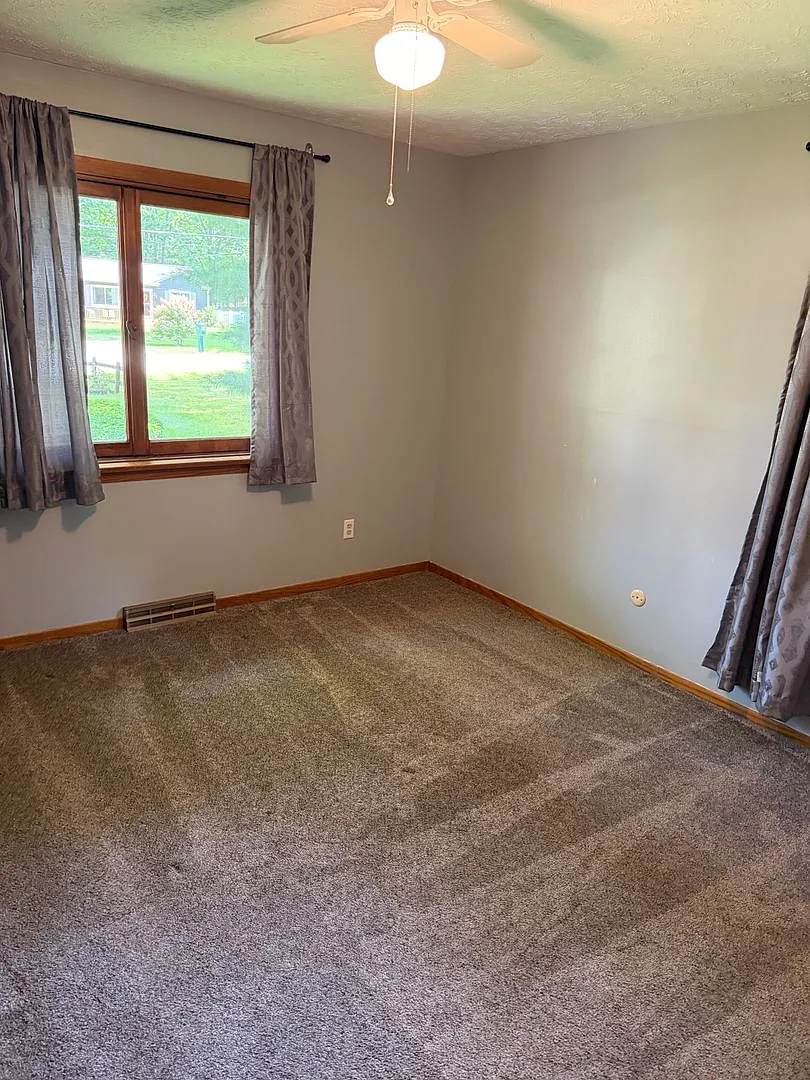 4748-4752 Sunnyside Dr — Photo 4