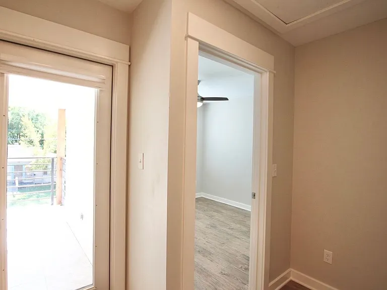 307 N Henry St #15 — Photo 24