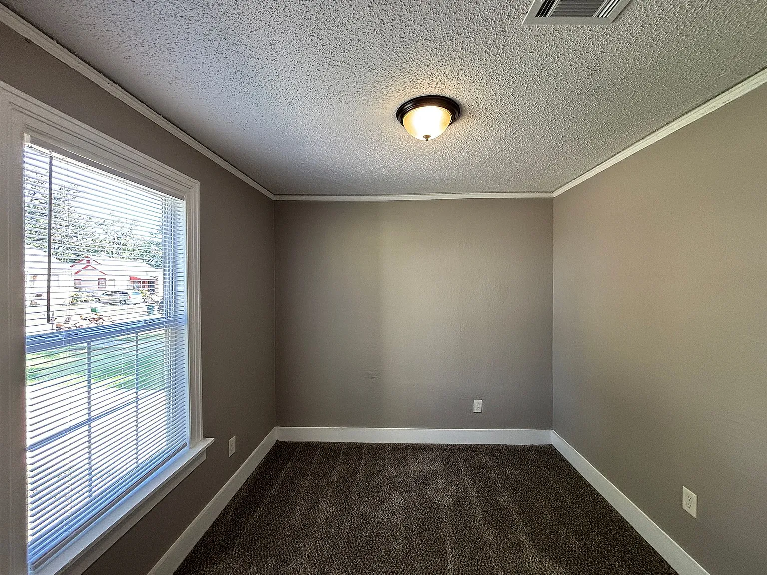 4909 W 31st St — Photo 3