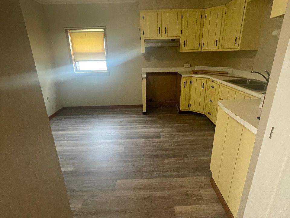 Kitchen. Brand new stove coming. Brand new flooring.