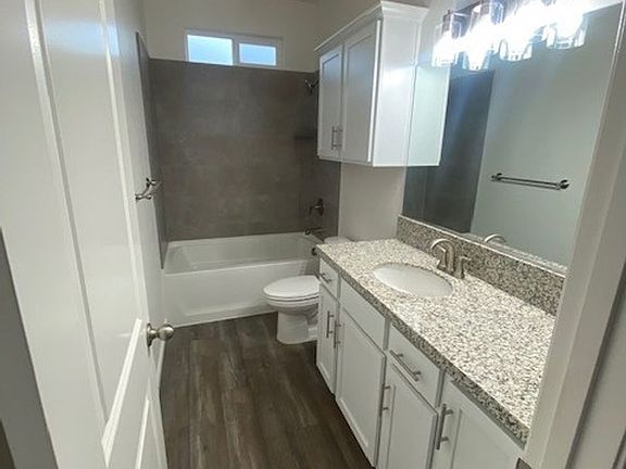 5th image of 3924-3926 S Burke St #3928