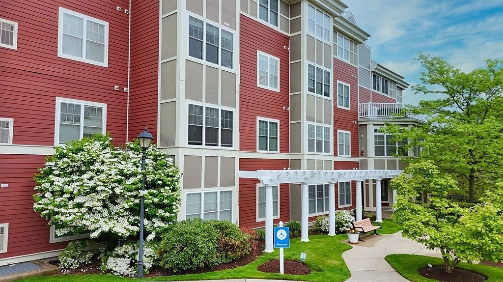 35 Commonwealth Ave APT 404