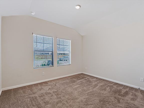5th image of 3217 Paruament Dr