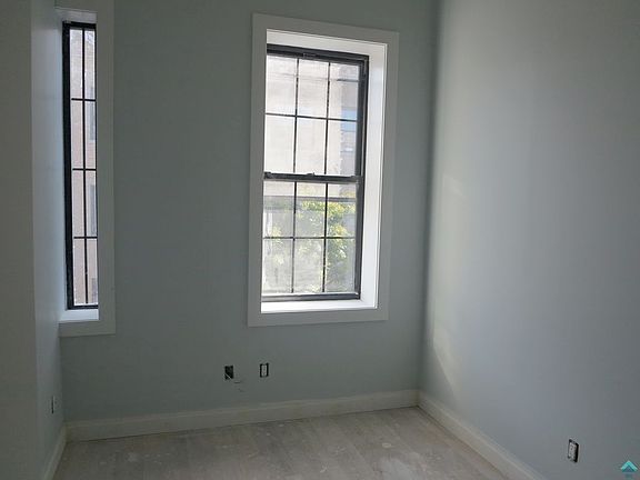 2nd image of 331 Melrose St #33
