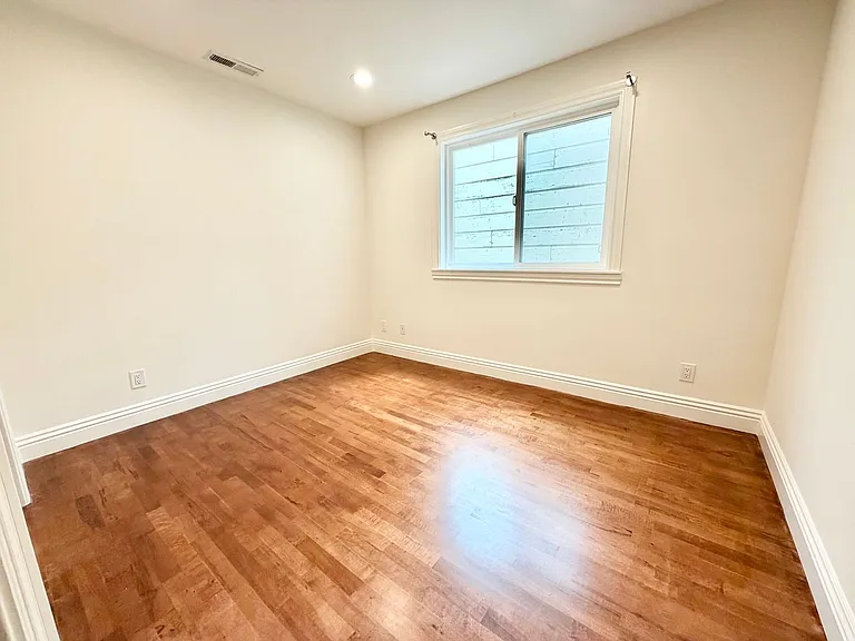 2448 Geary — Photo 17