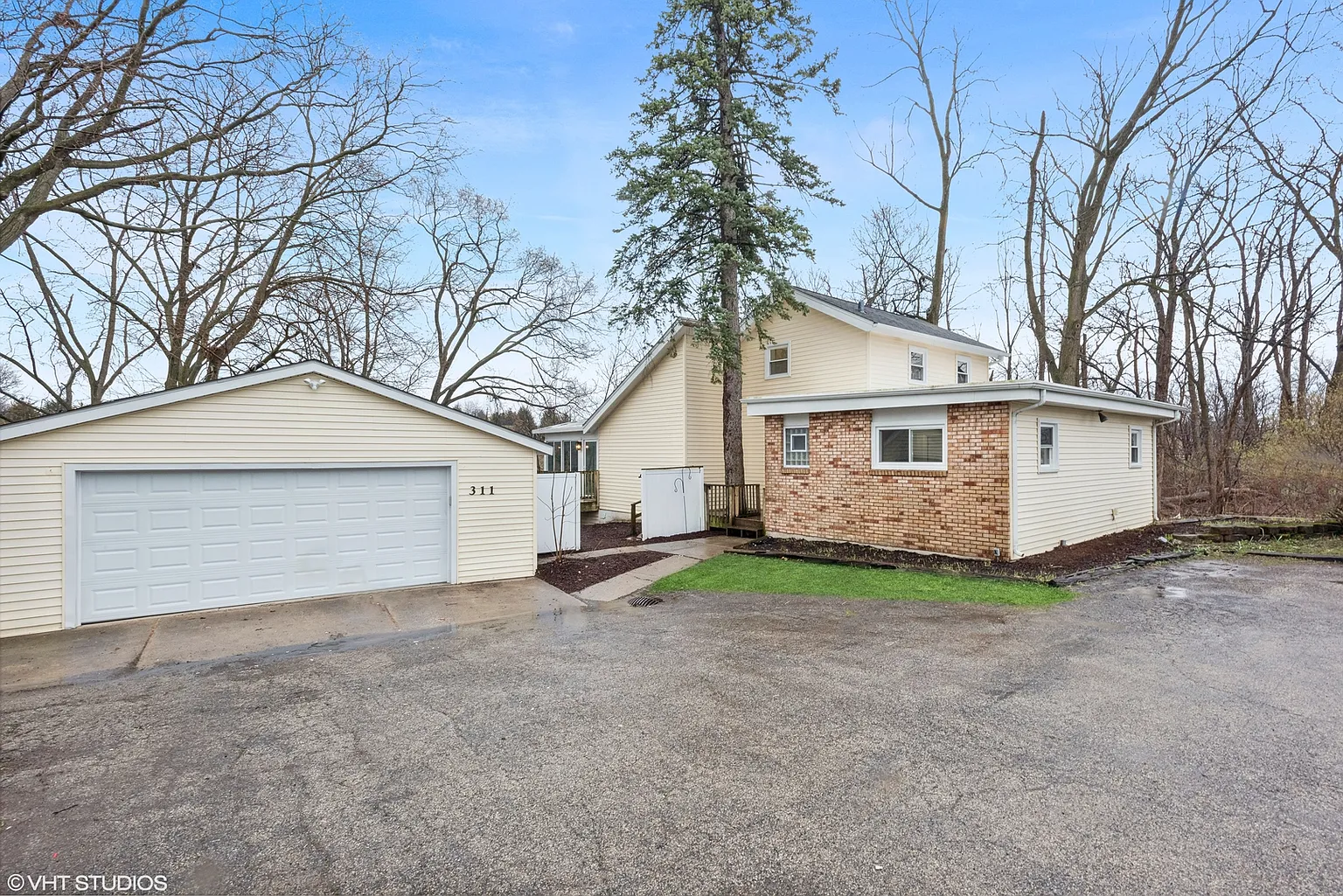 311 N Quentin Rd photo 1