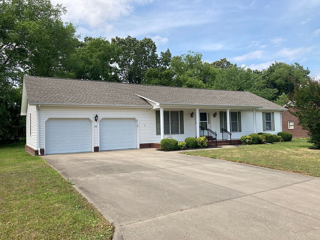 52 Cambridge Dr - Property Image