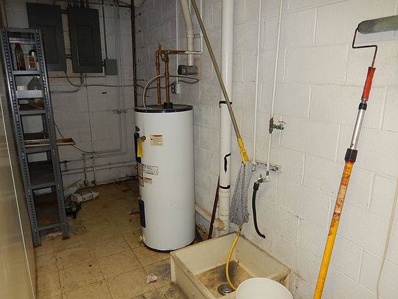 5th image of 713 N 11th St