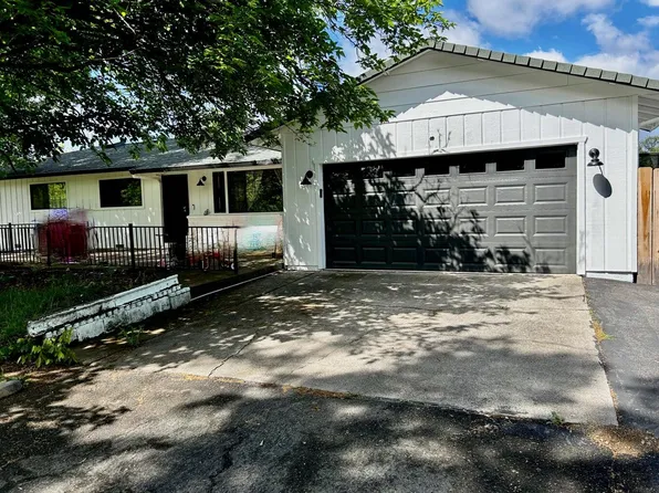 8954 Olney Park Dr, Redding, CA 96001