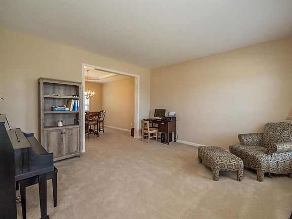 4th image of 324 Primrose Cir