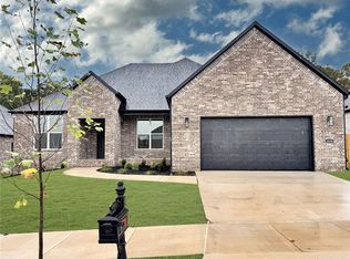 2872 N Chapel Dr, Fayetteville, AR 72704