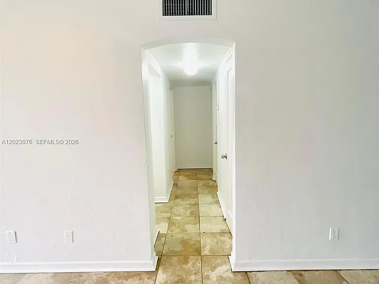 1020 SW 36th Ct — Photo 23