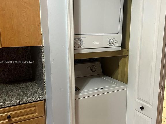 4th image of 1270 W 42nd St #A202