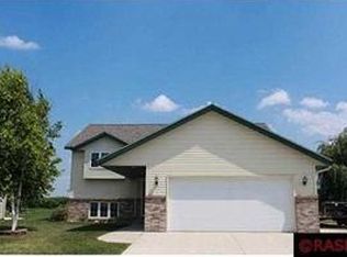 553 Grayhawk Dr, Mankato, MN 56001