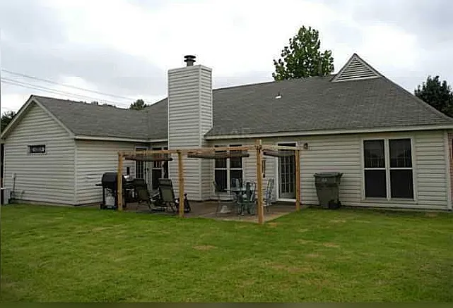 8466 Riverwood Farms Pkwy — Photo 17