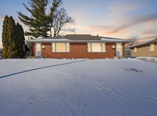 2527 Holmes St, Rockford, IL 61108