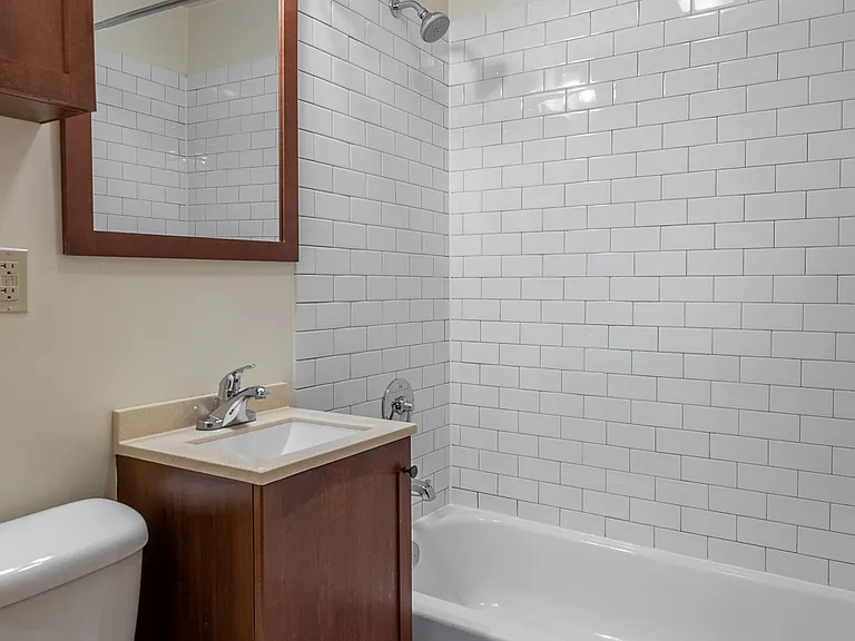 2704 N Mildred Ave #1R — Photo 12