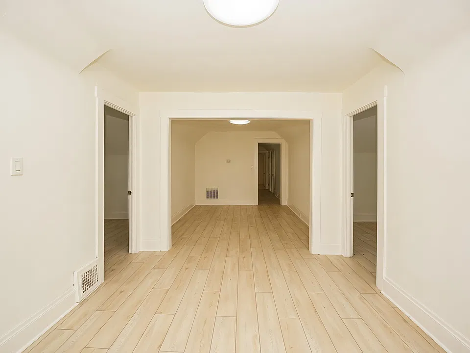 Building Photo 5