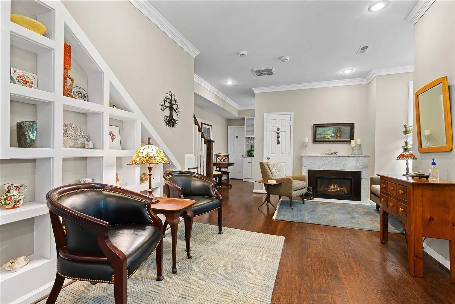 2 bed, 2.5 bath, 17222 sqft, $7,113 — Photo 2