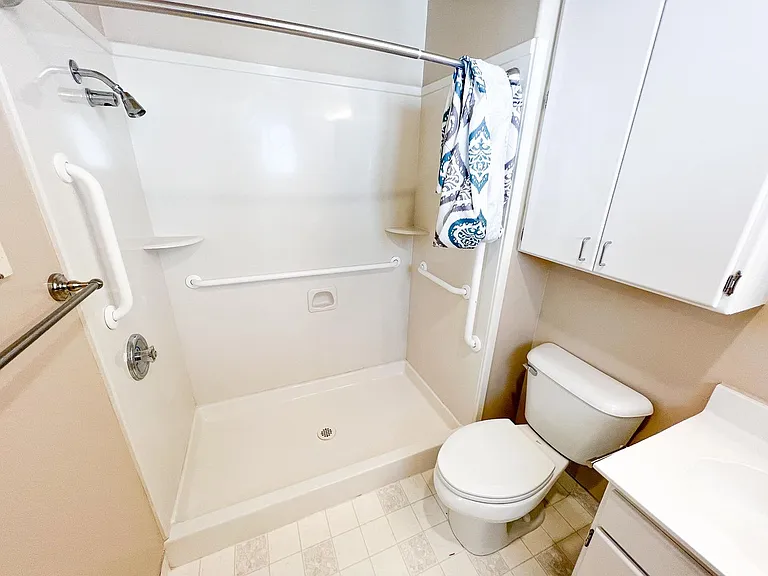 1060 N Louis St — Photo 6