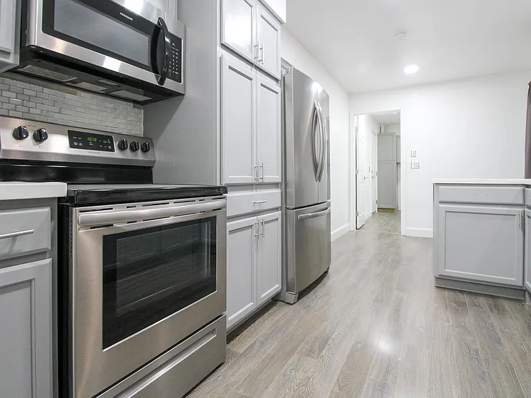 1170 Clearview Ave NE — Photo 7