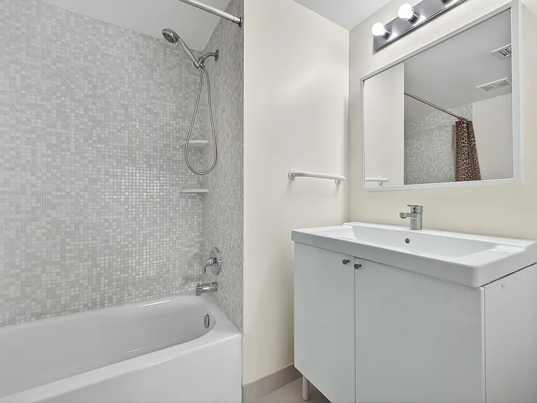 2105 Lavers Cir #403 — Photo 16