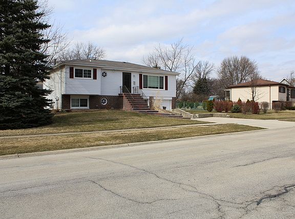 2nd image of 524 Redwood Ln