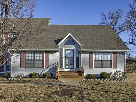 2nd image of 158 Stonebridge Ln