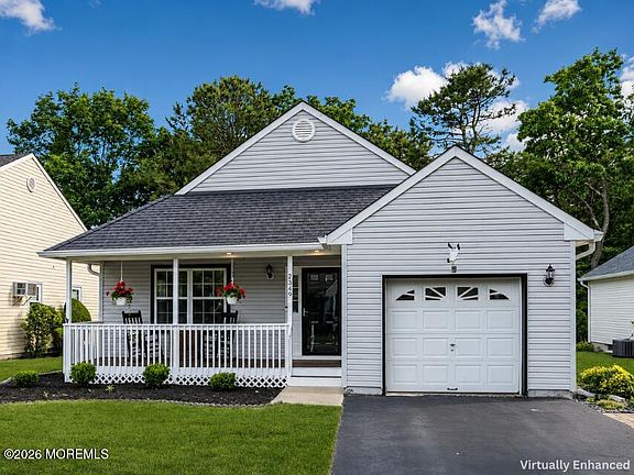 2nd image of 2349 Mount Hood Lane