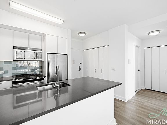 3rd image of 80 Dekalb Ave APT 24D