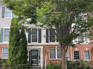 12439 Erica Hill Ln, Fairfax, VA 22033
