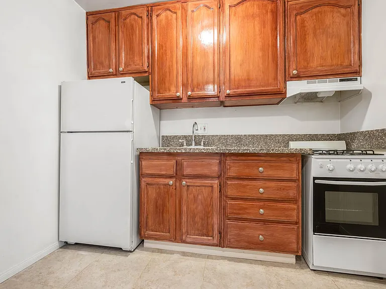 Beverly Blvd Apartments — Photo 6