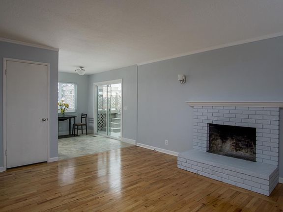 4th image of 1307 Soto St