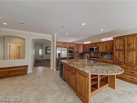 3rd image of 10279 Queensbury Ave