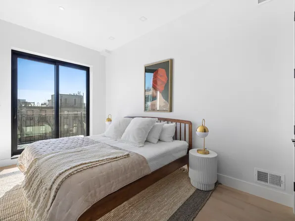 112 Luquer Street image 5 of 9