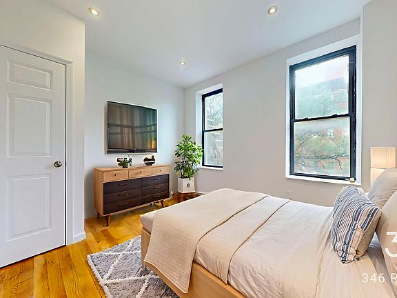 5th image of 964 Amsterdam Ave #3F