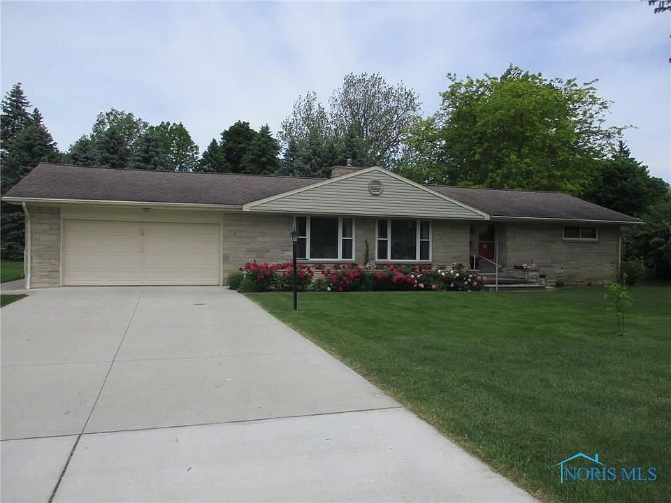 1st image of 7 Park Lane Dr