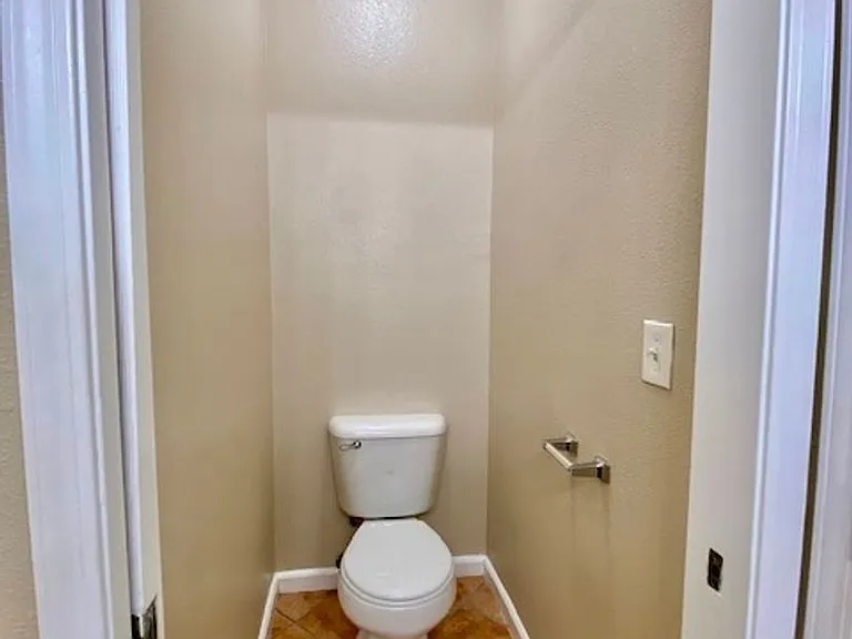 1301 Esmond Ave — Photo 17